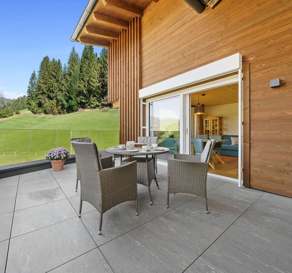 Sonnenterrasse mit Sitzgarnitur