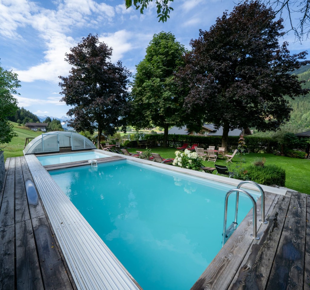 Schwimmen und Plantschen im Pool bei Familie Hölzl