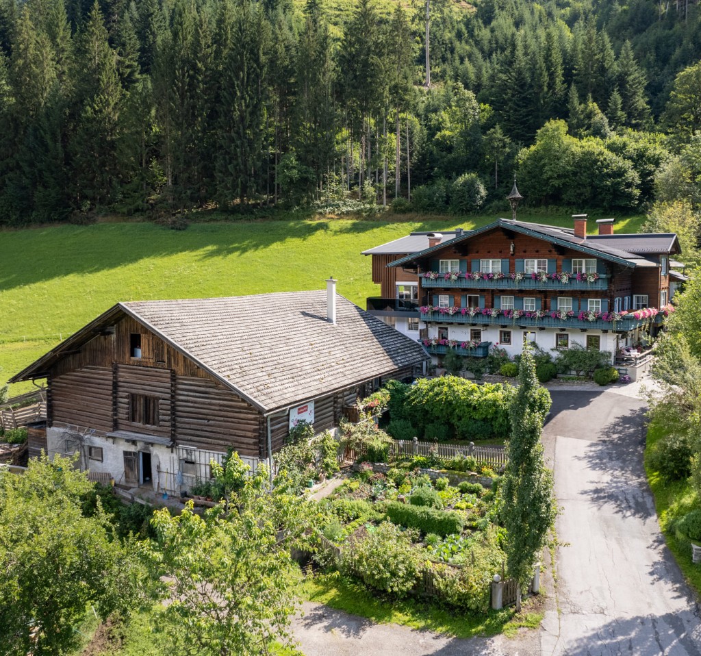 Luftaufnahme vom Ferienbauernhof Ortnergut