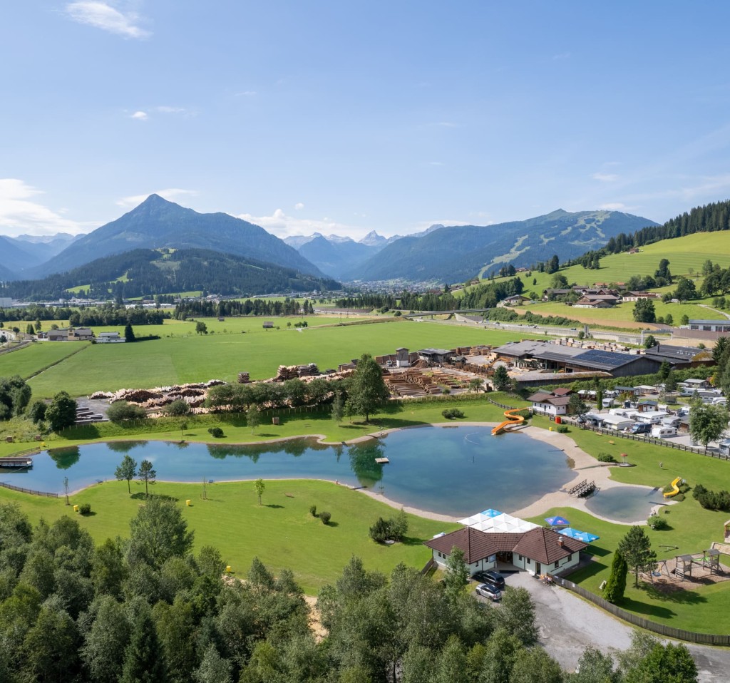 Luftaufnahme von Eben mit dem Badesee