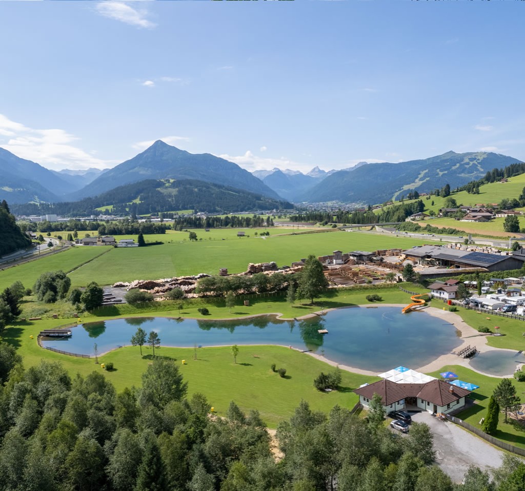 Blick auf den Badesee in Eben