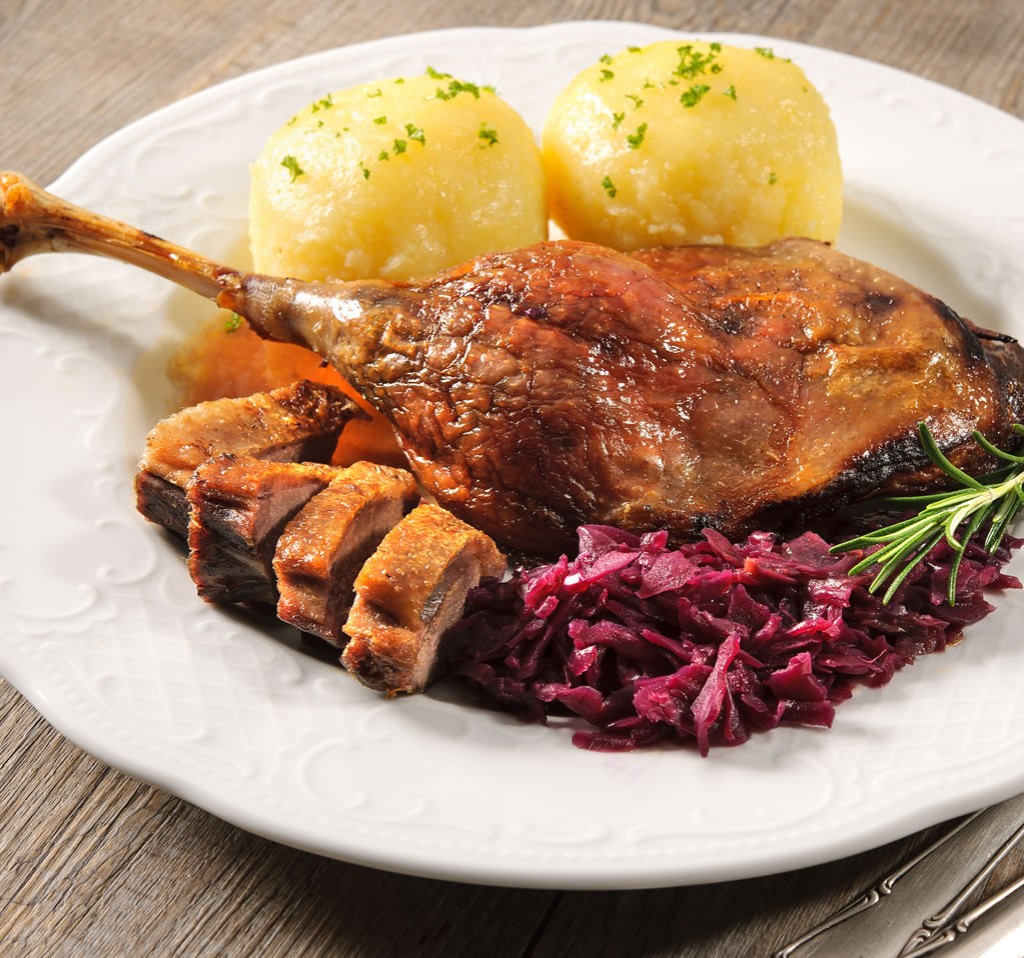 Kulinarisch verwöhnen lassen im Landgasthof Ortner © Shutterstock